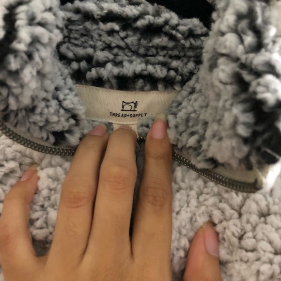 Thread & Supply Sherpa pullover - Picture 3 of 8